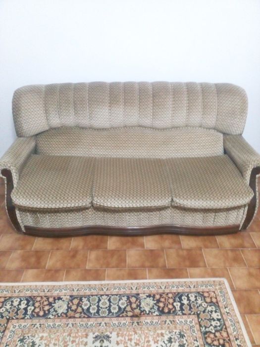 Sofá de três lugares