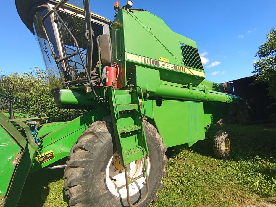 Kombajn zbożowy John Deere 1065