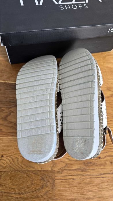 Sandały damskie na koturnie - PIAZZA, białe