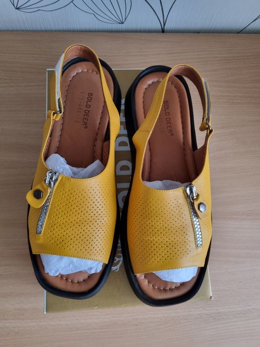 Кожаные босоножки