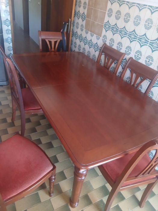 Mesa com cadeiras