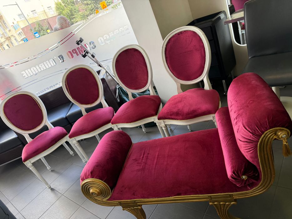 Vendo conjunto composto por 4 cadeiras e 1 pufe