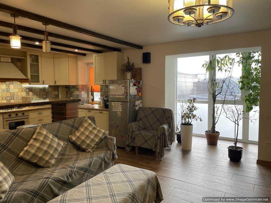 Продаю четырехкомнатную квартиру в Новострое на 12 Продольной д1