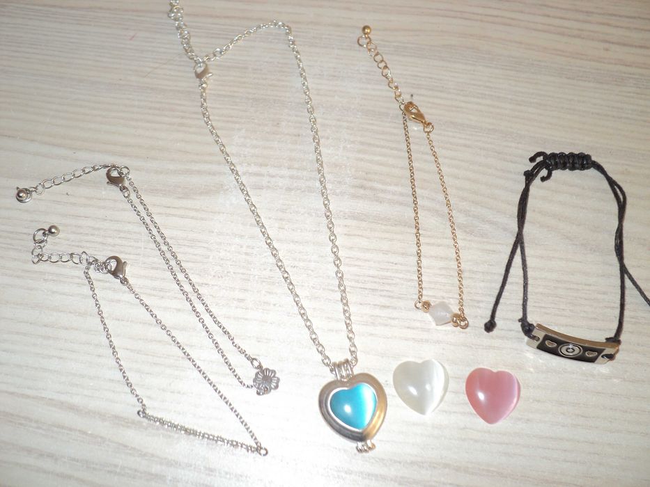 Zestaw biżuterii, bransoletki i naszyjnik