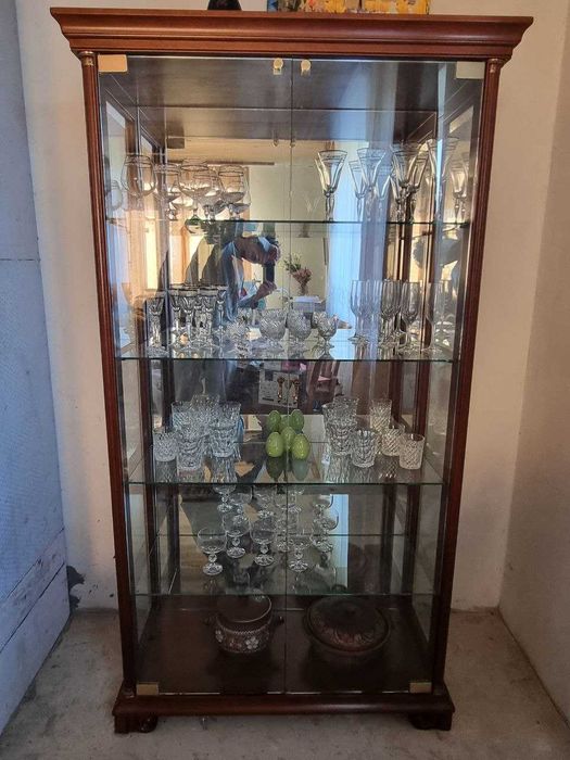 Вітрина депев'яно- скляна