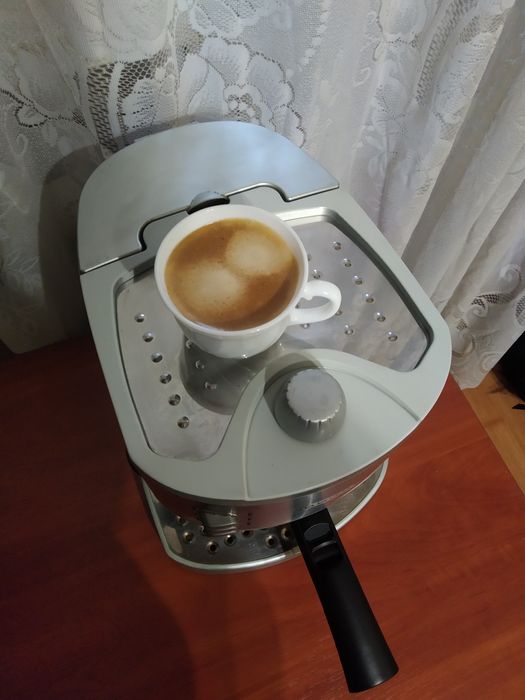 Кофеварка эспрессо рожковая
Delonghi EC330S