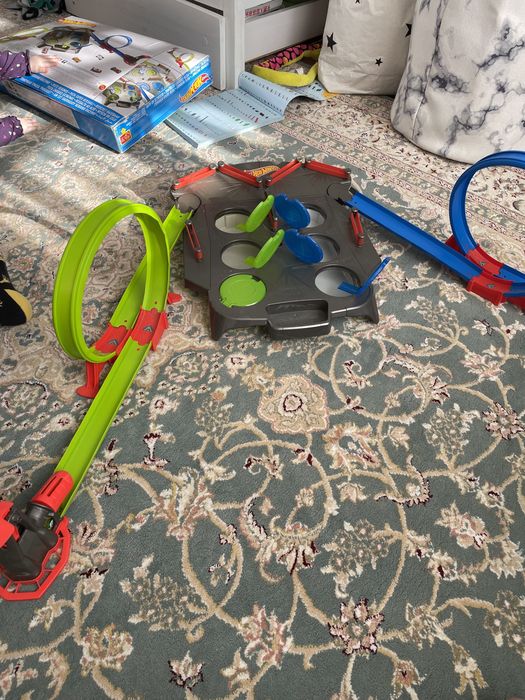 Треки Hot wheels ,небезпечне перехрестя та небезпечний рікошет
