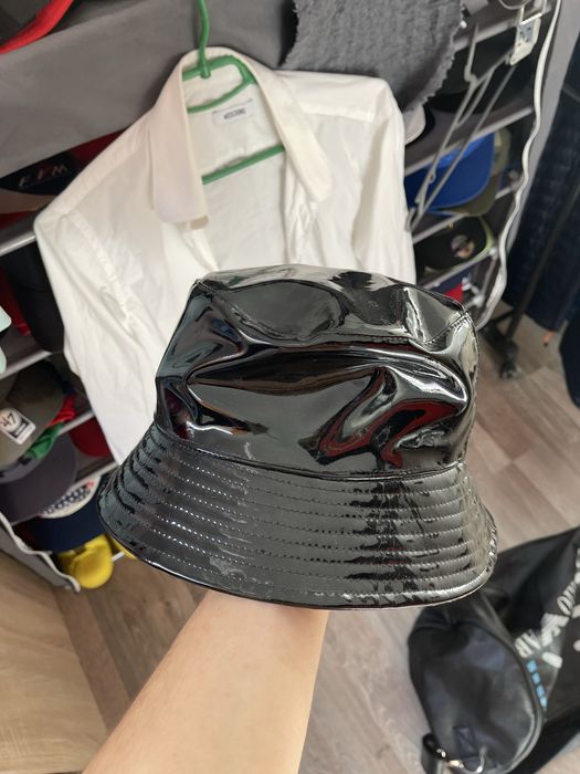 Гламурна лакована манама bershka