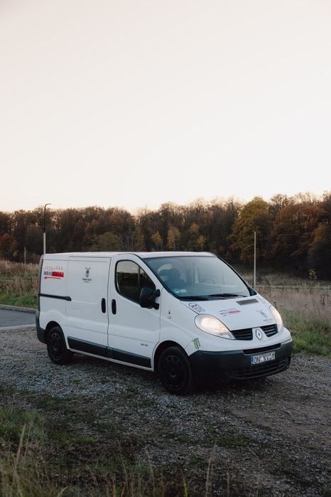 Wynajem busów 9 os. LONG / winieta CZ / furgon blaszak z najazdami