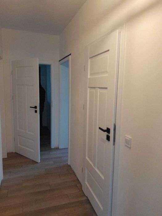 Okna, bramy, drzwi, parapety, panele. Sprzedaż i montaż