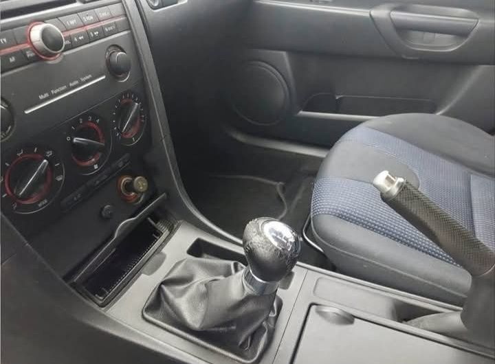 Mazda 3 motor 1.3  2005 impecable de mecánica 225.000 kilómetros gasol