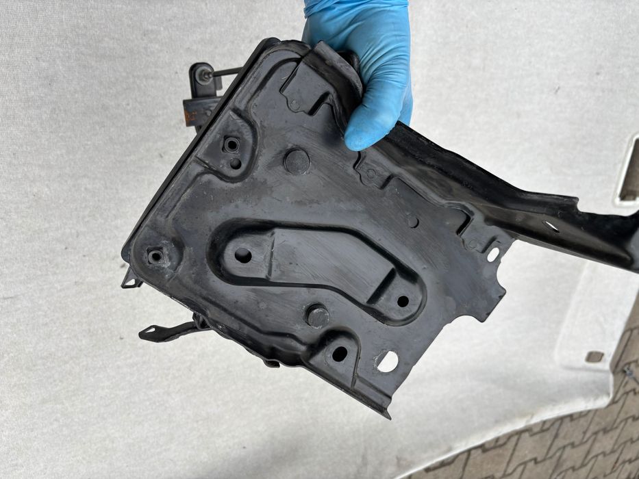 Podstawa akumulatora Toyota Yaris III