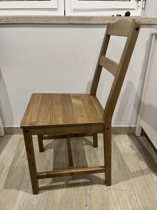 Vendo 4 cadeiras + mesa