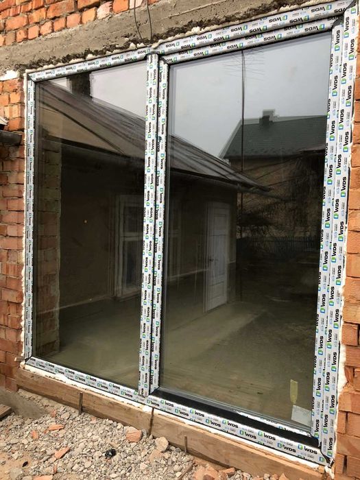 Вікна та двері металопластикові.