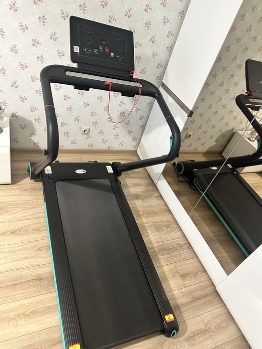 Продам стильну та компактну електричну бігову доріжку EnergyFIT EF-U20.