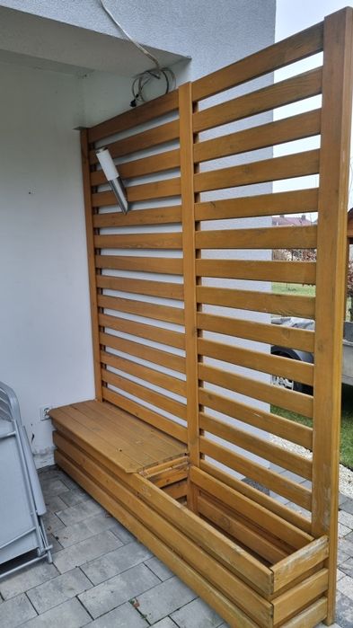 Pergola drewniana z donicą i schowkiem