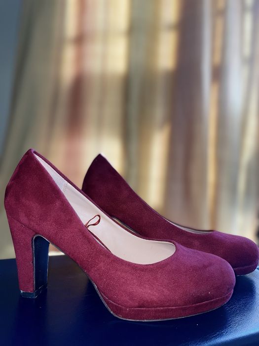 Sapatos de salto efeito veludo