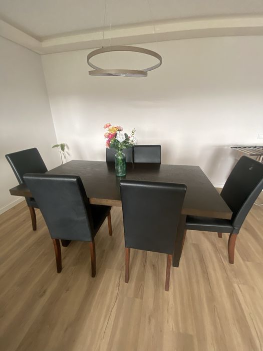 Mesa de jantar com 6 cadeiras