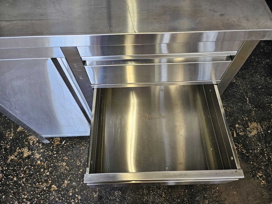 Bancada em inox com gavetas