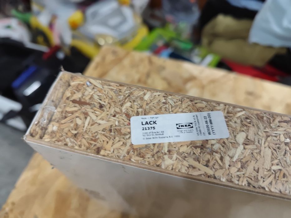 Estantes novas e embaladas