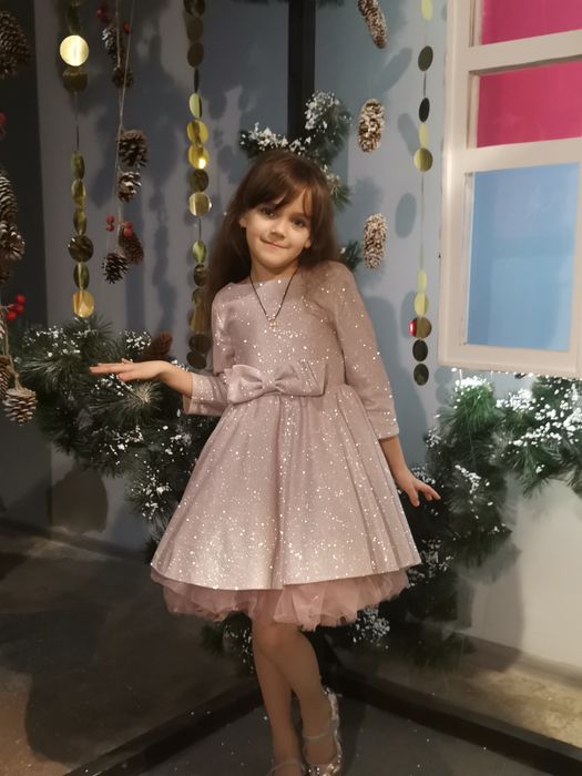 Здаю в аренду дитячі сукні