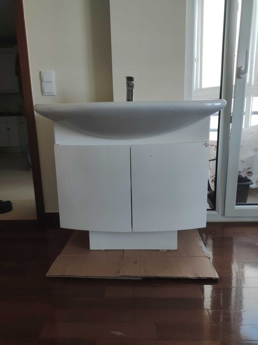 Móvel de Casa de Banho com Lavatório