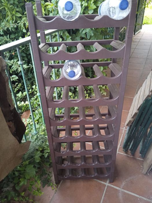 Garrafeira em Pvc com 10 secções de 4 garrafas cadacastanho secção