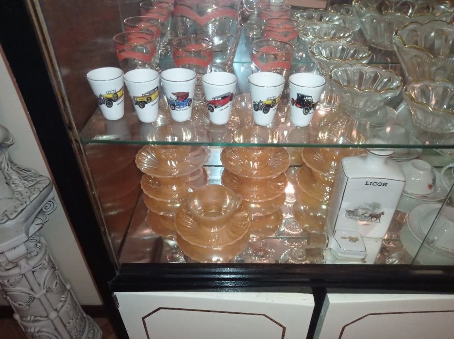 Vitrine e louças