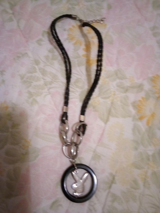 Lote de 3 colares! Preço global - 3,00 € !