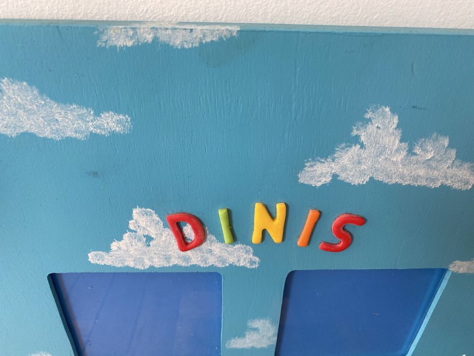 Moldura e quadro com nome “Dinis”