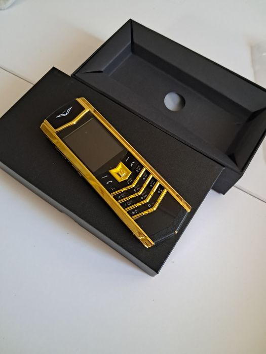 Новый мобильный телефон VERTU Signature v10