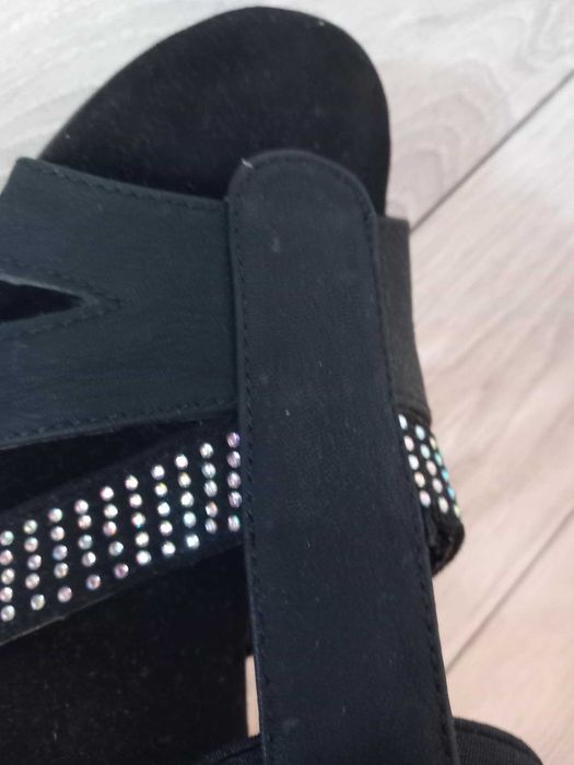 eleganckie czarne sandałki w rozmiarze 40, marki Annnie G