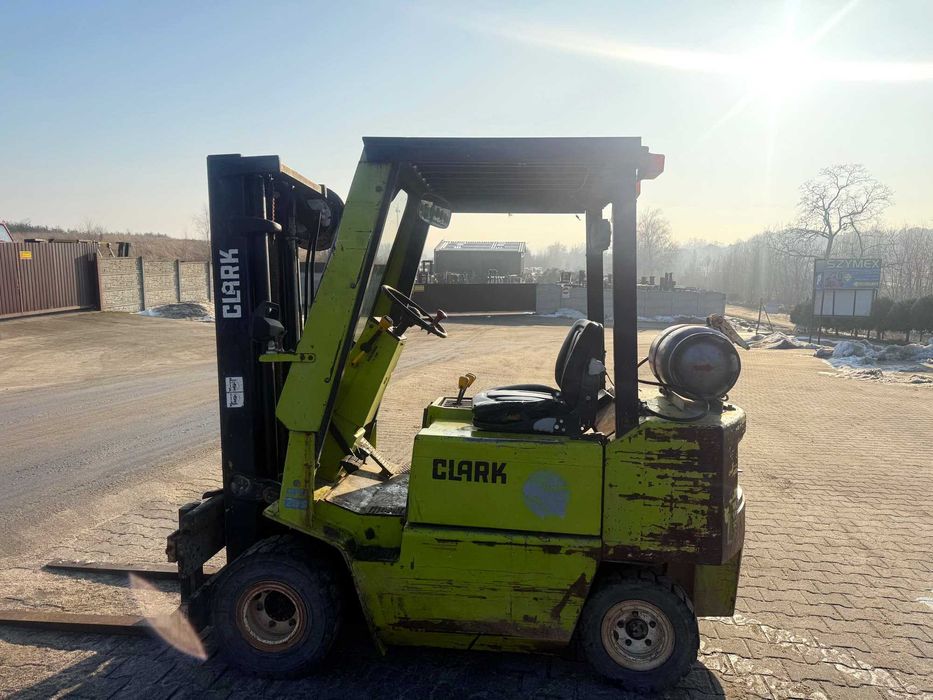 wózek widłowy CLARK GPM20 LPG Triplex 4.30m przesuw 2000kg 9150mtg