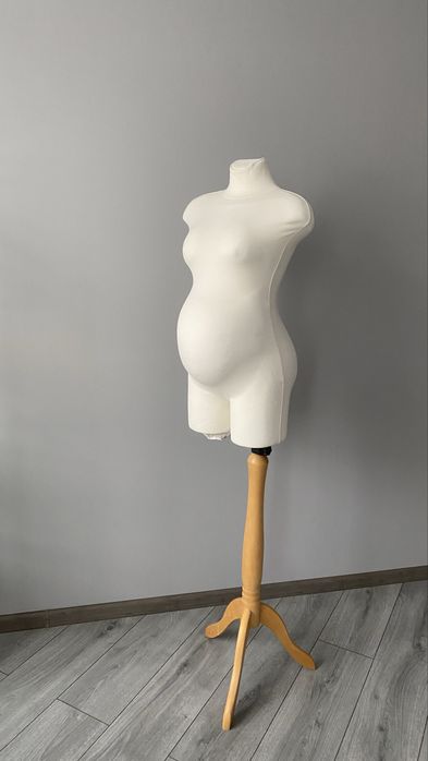 Манекен вагітної М на деревяній ніжці