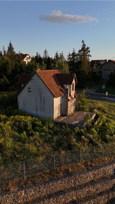 Działka z budynkiem handl.-uslug. przy DK63 Mazury