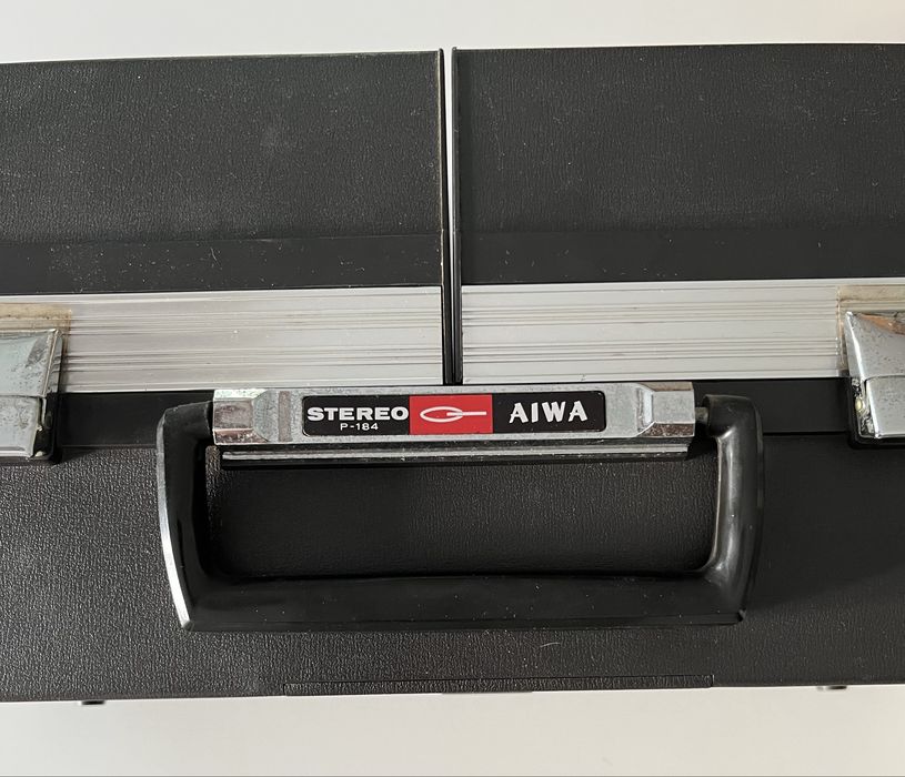 Vendo Gira Discos com Radio portátil Aiwa