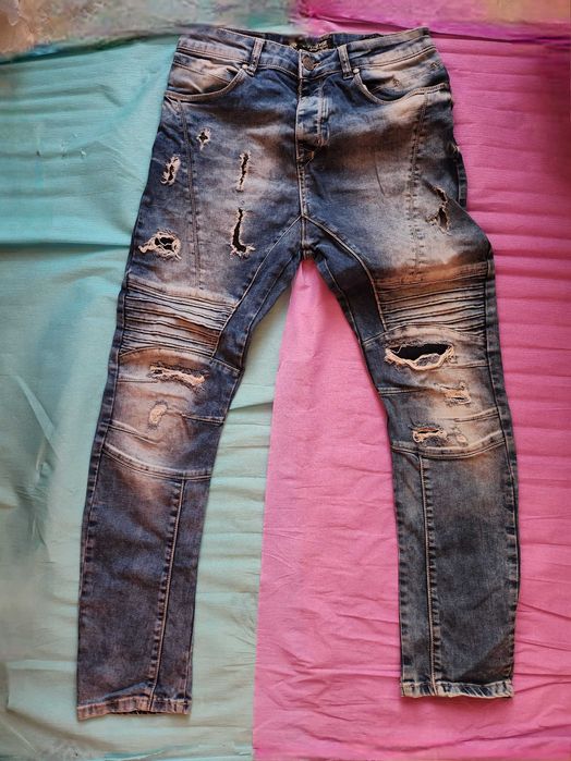 Рвані джинси скінні у рок стилі гранж панк
