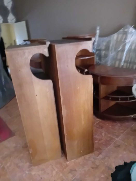 Vendo móvel louceiro cor de mel em madeira maciça e em módulos