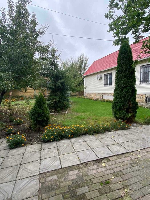Продам будинок 209 м.кв, з жилим підвалом, грубою та хоз. постройки.