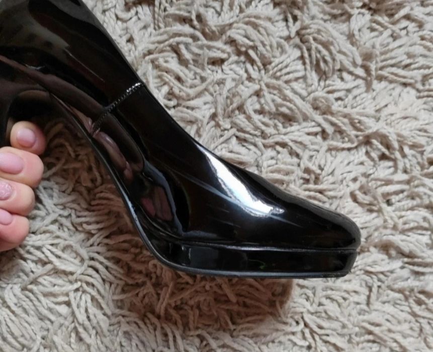 Szpilki. Buty na obcasie.