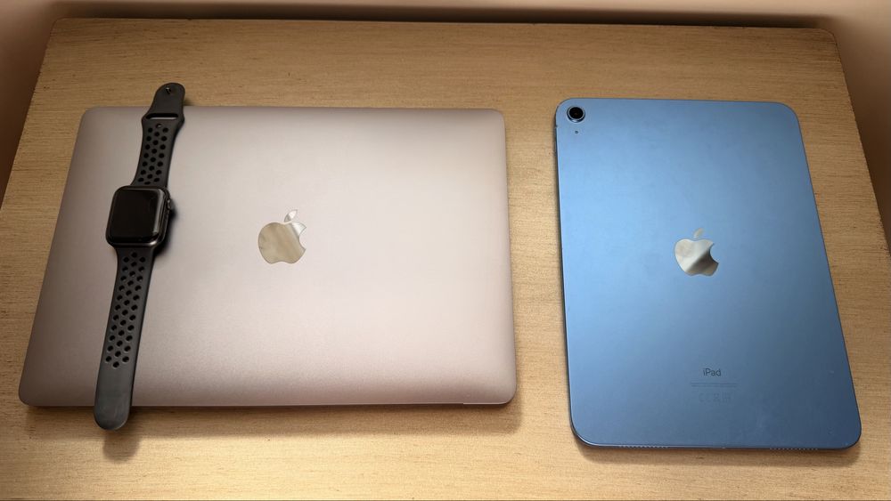 Macbook pro +ipad+Apple watch SE