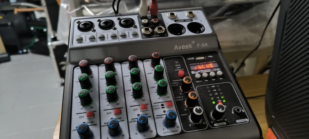 Mesa de mistura Aveek F-5A