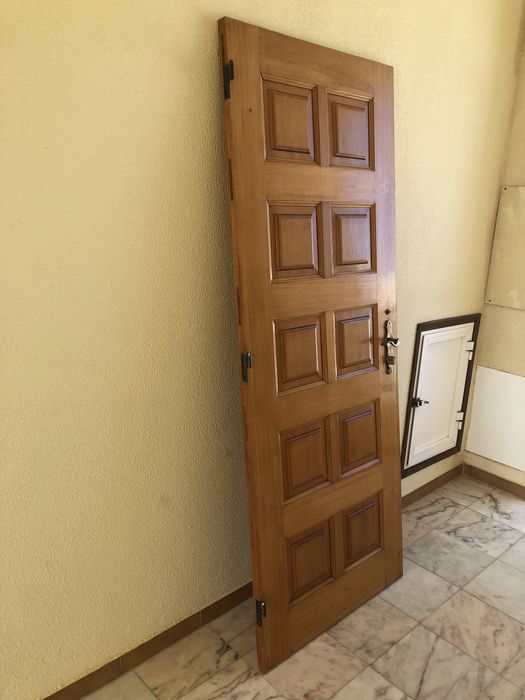 Porta de Entrada de Madeira Maciça
