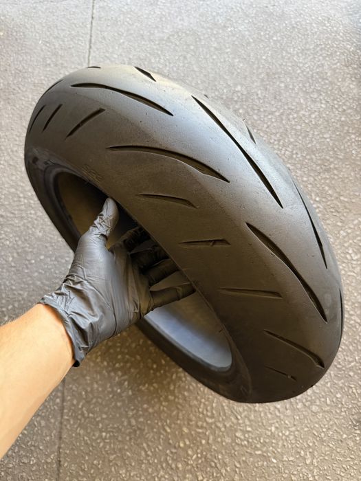 Pneu de mota 200/55/17 Bridgestone Battlax S23
