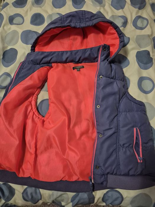 Безрукавка з капюшоном