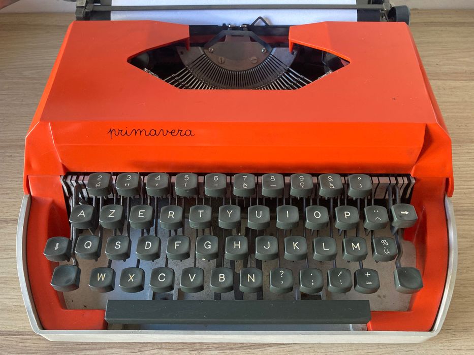 Máquina de escrever   ***  Primavera