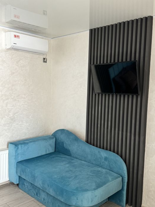 1 Посуточно (сніданки)почасово новострой квартира студия