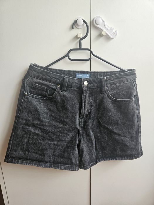 Szorty dżinsowe mom fit r.S 36 sinsay