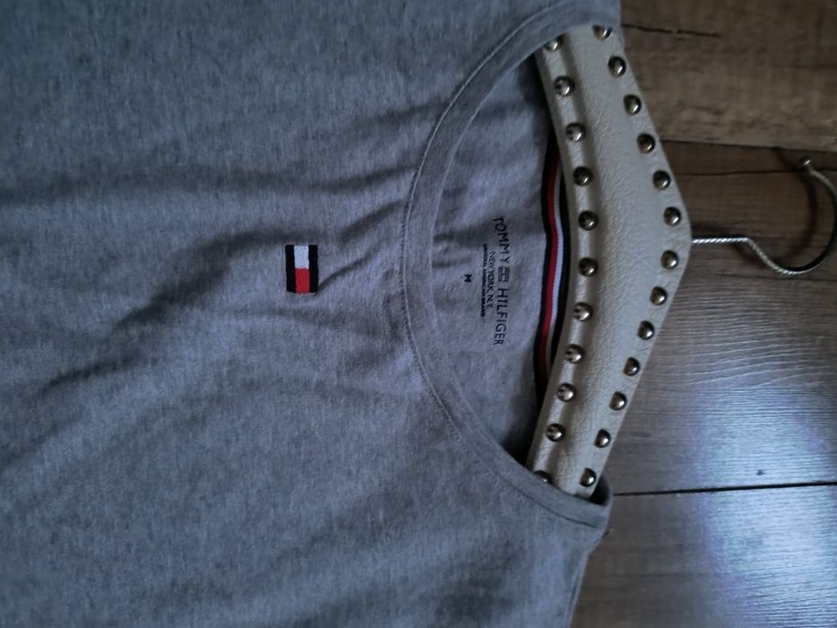 Bluzka nowa Tommy Hilfiger rozm.XL
Szer w klatce piersiowej 52cm x2
Dl