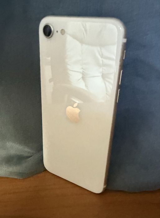 Продам iPhone 11 MX9P2LL/A iPhoneSE , White, 64 GB в гарному стані
